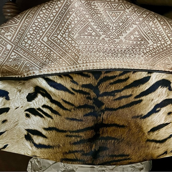 Chico tiger print handbag/ purse w/drawstrings. New without tags. - Picture 5 of 5